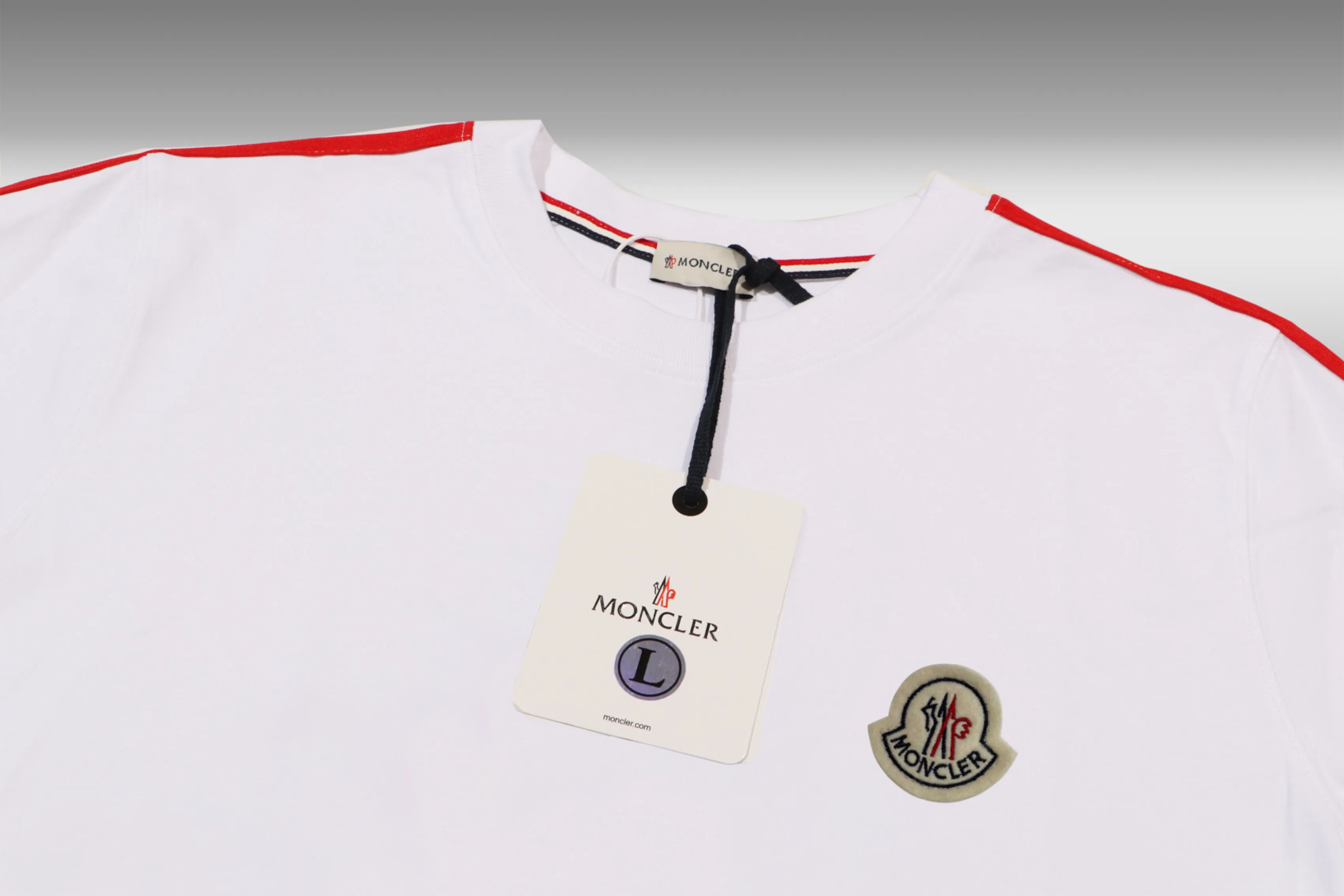 《Moncler~ 》2024New Arrival ， Quality T ， , Versatile Quality ！ ‼ 32 250G ‼ ， ， ， ， T 🤪 Sizes：S-M-L-XL-2XL ：Black，White， ， Same Style